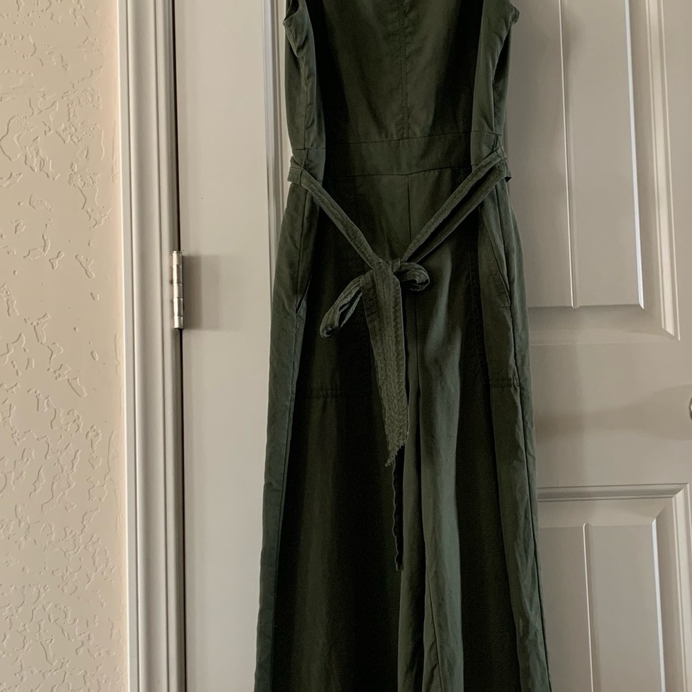 Banana Republic Jumpsuit Sise 4 avocado green color